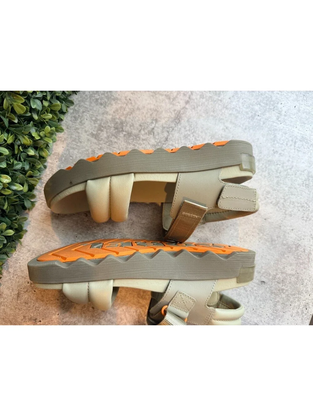 Sorel Women's VIIBE Leather Sandal - Safari Green, Size 8